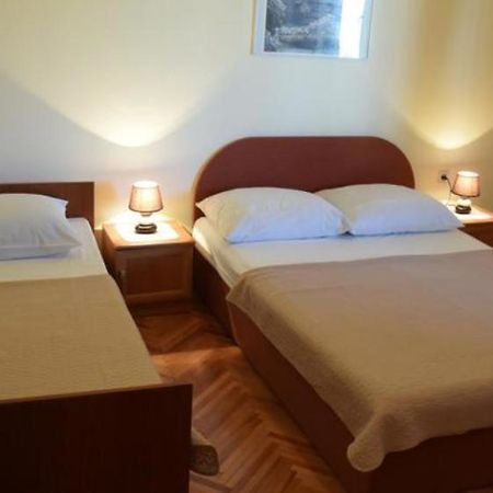 Apartment Julietta Pirovac Bagian luar foto