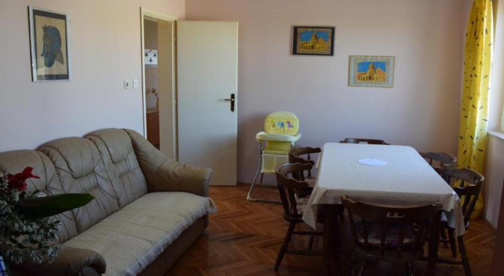 Apartment Julietta Pirovac Bagian luar foto