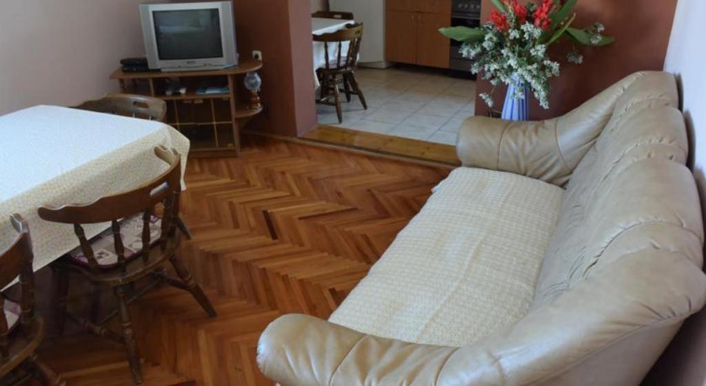 Apartment Julietta Pirovac Bagian luar foto