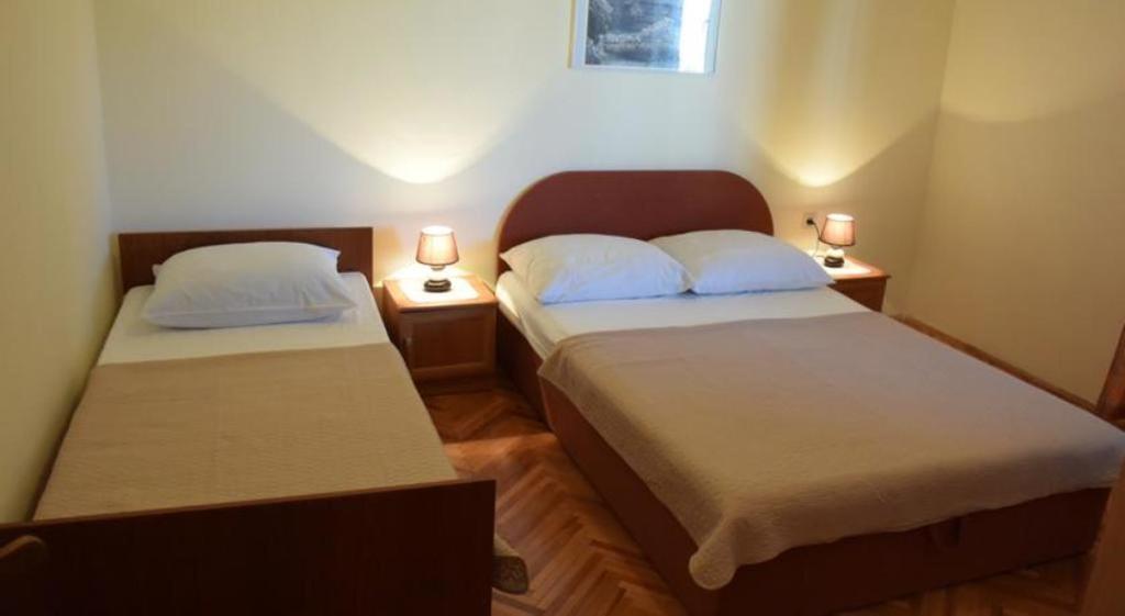Apartment Julietta Pirovac Bagian luar foto