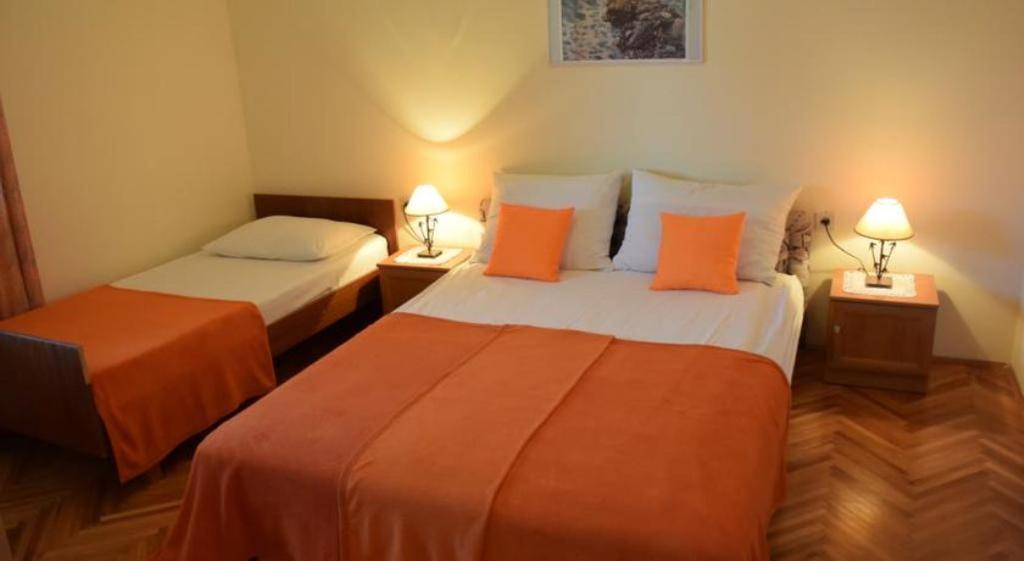 Apartment Julietta Pirovac Bagian luar foto
